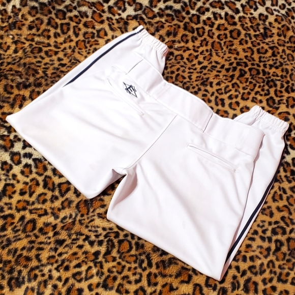 Easton Belted Women's Medium White with Navy Piping Softball Pants - Picture 3 of 5